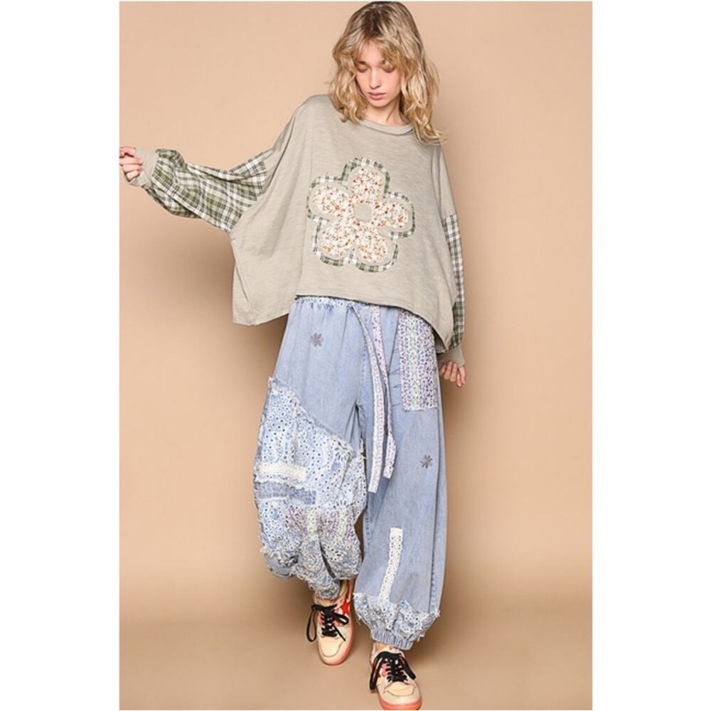 POL Pullover Top Women Green Plaid Floral Flower Patch Applique Long Sleeve, NEW